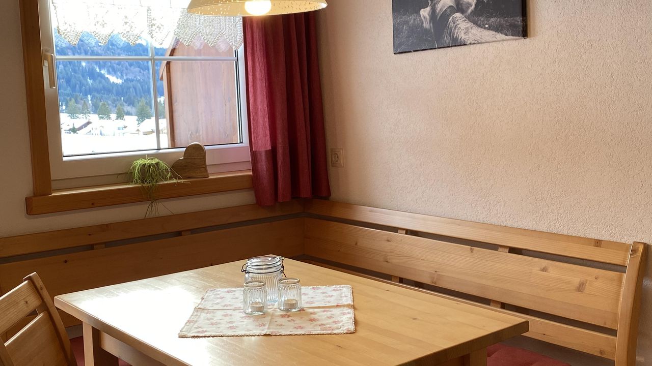 Große Eckbank Wohnung 9 Große Eckbank Wohnung 9